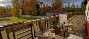 Wonderful vacation apartment on the lake with sauna and motorboat! Pets welcome!