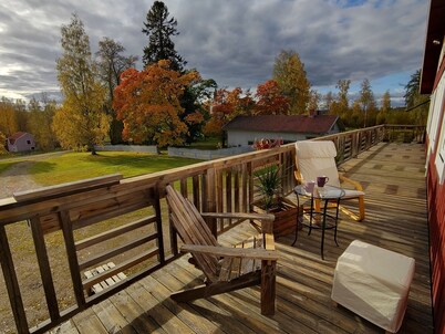 Wonderful vacation apartment on the lake with sauna and motorboat! Pets welcome!