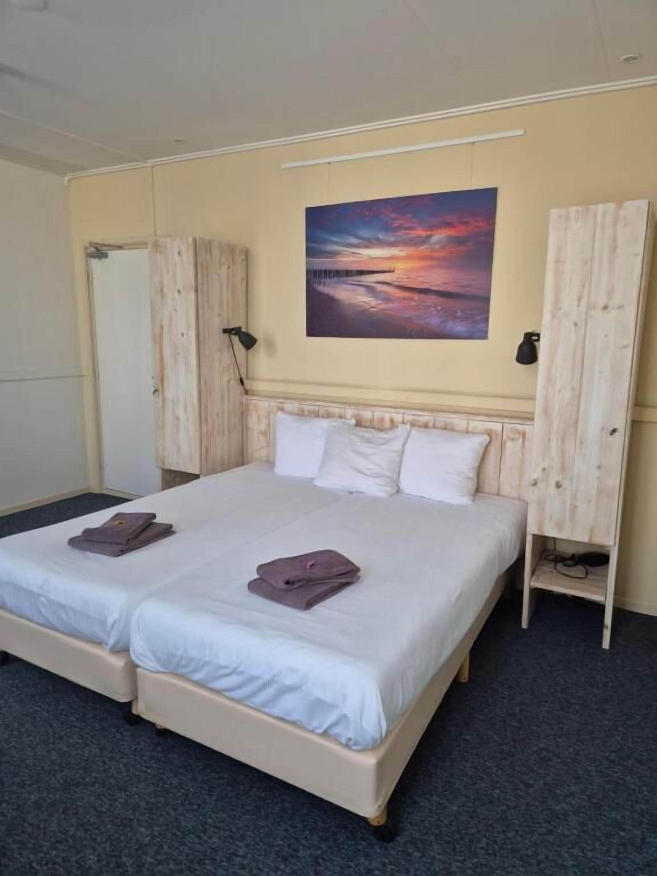 Standard Twin Room | Desk, laptop workspace, free WiFi