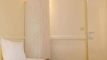 Chambre Simple Économique | Bureau, espace de travail pour ordinateur portable, Wi-Fi gratuit
