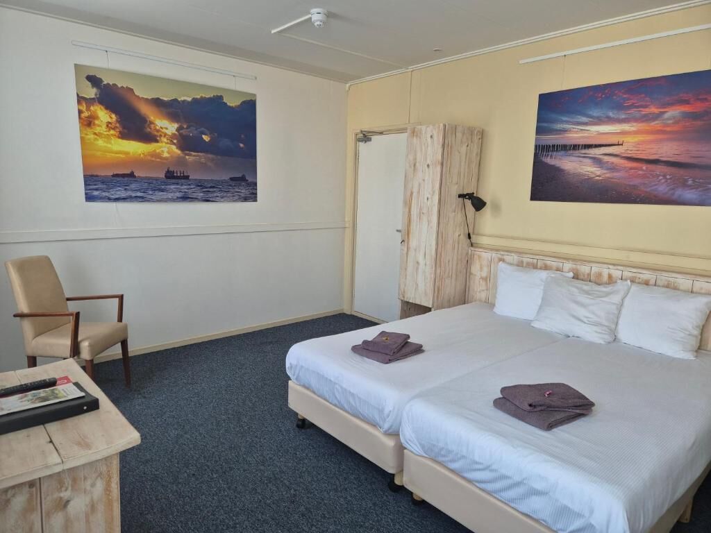 Standard Twin Room | Desk, laptop workspace, free WiFi