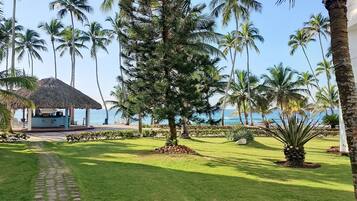 Apartment, 2 Bedrooms, Smoking, Balcony | Garden