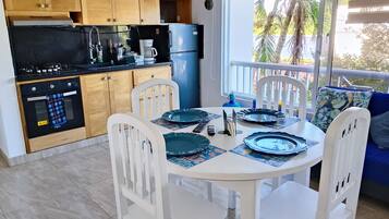 Apartment, 2 Bedrooms, Smoking, Balcony | Dining room