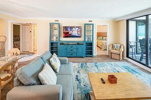 Living area - 2B/2B NEWLY REMODELED BEACHFRONT CORNER CONDO AT SHAMRON BEACH CLUB 308! POOL! (Fort Myers Beach)