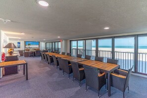 Dining - 2B/2B NEWLY REMODELED BEACHFRONT CORNER CONDO AT SHAMRON BEACH CLUB 308! POOL! (Fort Myers Beach)