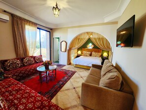 Laptop workspace, blackout drapes, iron/ironing board, free WiFi - SALIX D'AGAFAY (Saada)