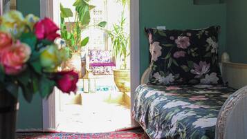 Laptop workspace, blackout drapes, iron/ironing board, free WiFi