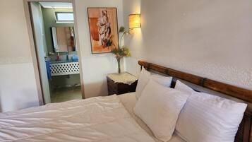 Laptop workspace, blackout drapes, iron/ironing board, free WiFi