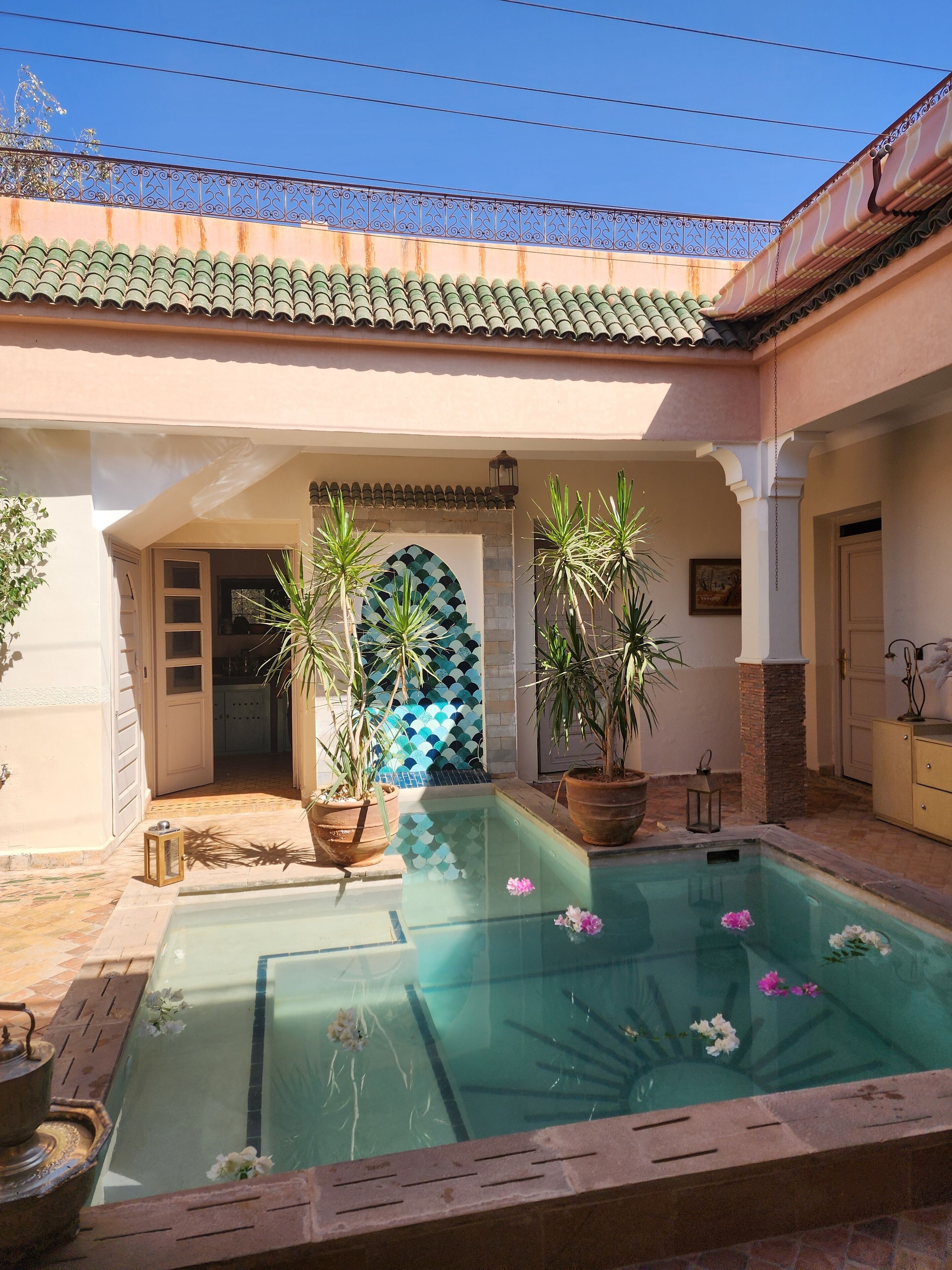 2 indoor pools, outdoor pool