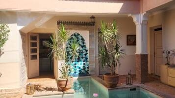 2 indoor pools, outdoor pool