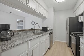 Fridge, microwave, oven, stovetop - Relaxing 2BR 2BA in great location (San Antonio)