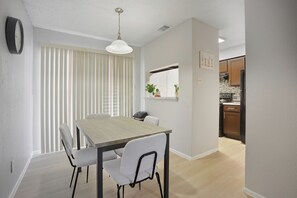 Dining - Charming 2 bed 2 bath escape (San Antonio)