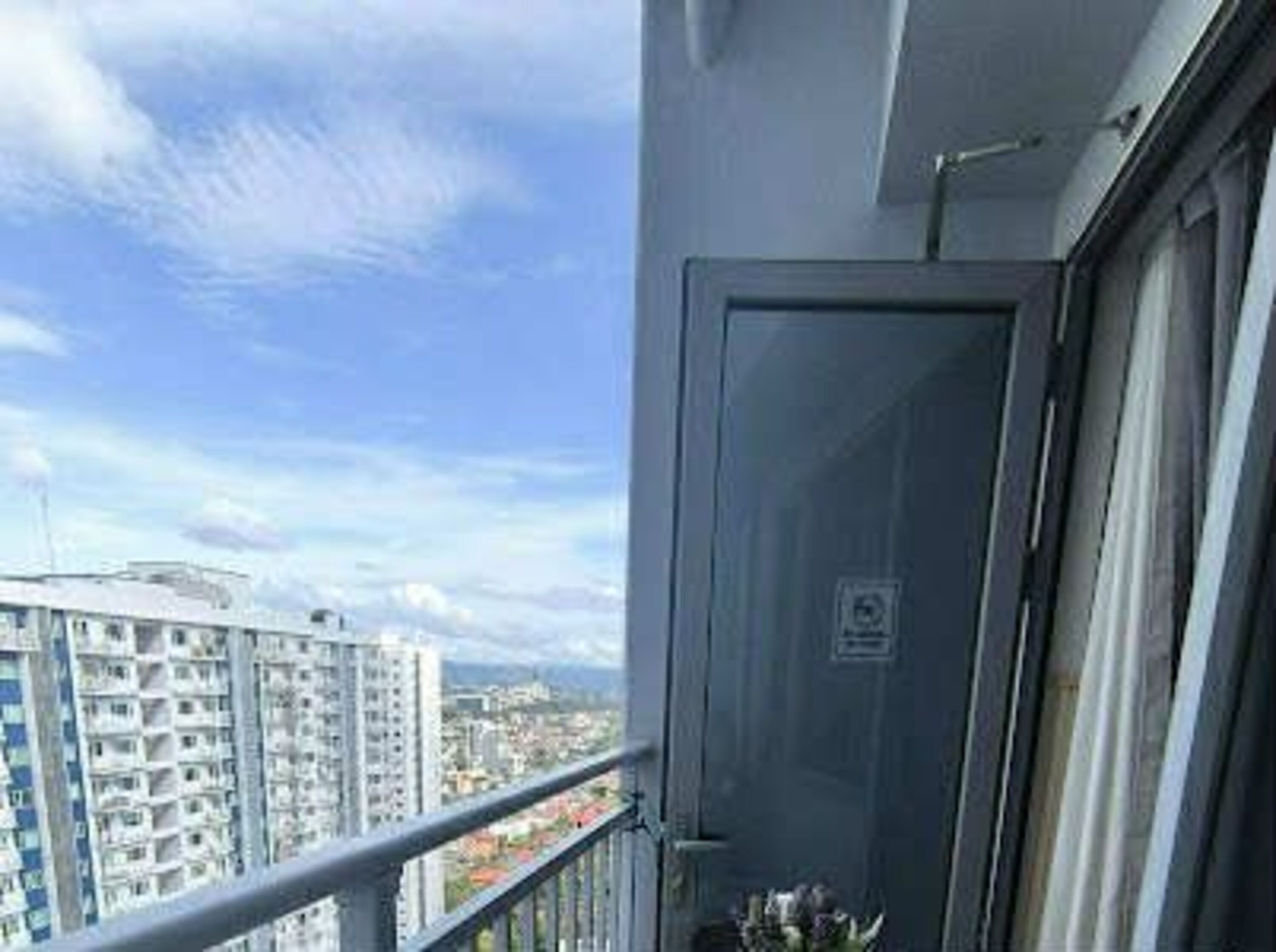Condo có thiết kế đặc trưng, 1 phòng ngủ, không hút thuốc, quang cảnh thành phố | Quang cảnh ban công