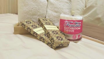 Individually decorated, individually furnished, laptop workspace