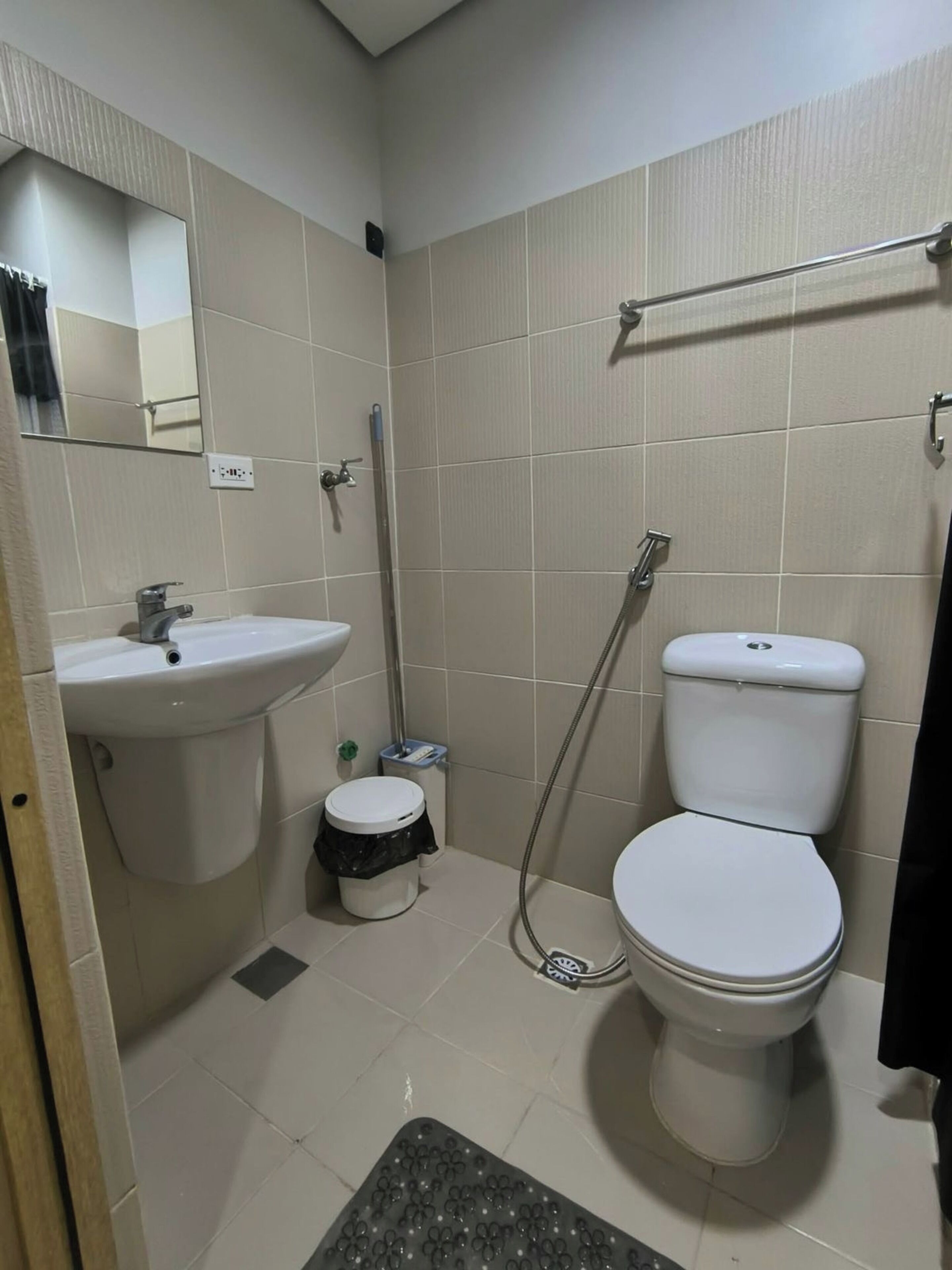 Appartamento Signature, 1 camera da letto, balcone, vista città | Bagno | Doccia, asciugacapelli, asciugamani, carta igienica