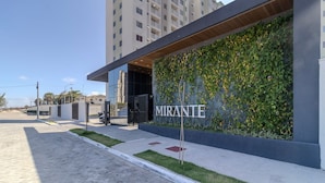 A modern building with a sign reading "MIRANTE" and a green wall with climbing plants. - Mirante #1204 - Apt With Balcony by Carpediem (Fortaleza)