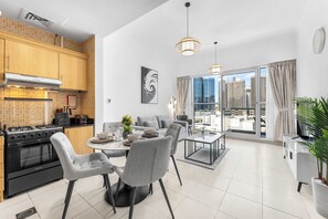 House - Stayshort - Stunning 1 Bed in Business Bay That Sleeps 2 With Burj Views (Dubai)