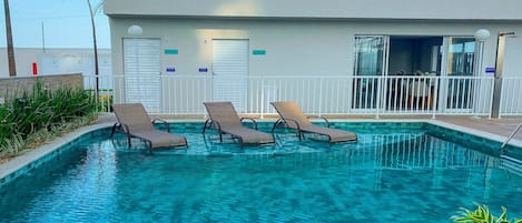 Basic Apartment | Pool