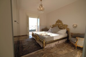 5 bedrooms, iron/ironing board, internet, bed sheets - Privacy and Sea View - Luxury Villa (Sicilia)