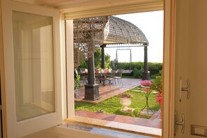 Outdoor dining - Privacy and Sea View - Luxury Villa (Sicilia)