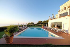 Pool - Privacy and Sea View - Luxury Villa (Sicilia)
