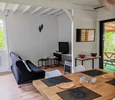 Maisonette on 1 hectare park, direct access to lake, swimming pool, boat pontoon