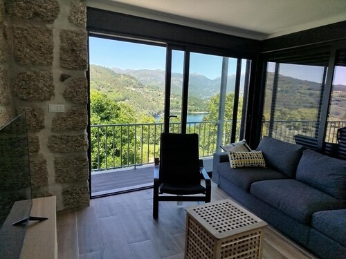 Holiday Home 'Apartmento Com 3 Quartos' with Lake View, Wi-Fi and Air Conditioning