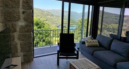 Holiday Home 'Apartmento Com 3 Quartos' with Lake View, Wi-Fi and Air Conditioning