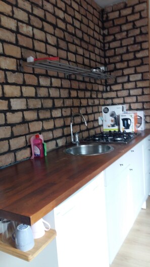 Fridge, stovetop, coffee/tea maker, toaster - Nice 1-bedroom studio in delightful Rotterdam city center (Rotterdam)