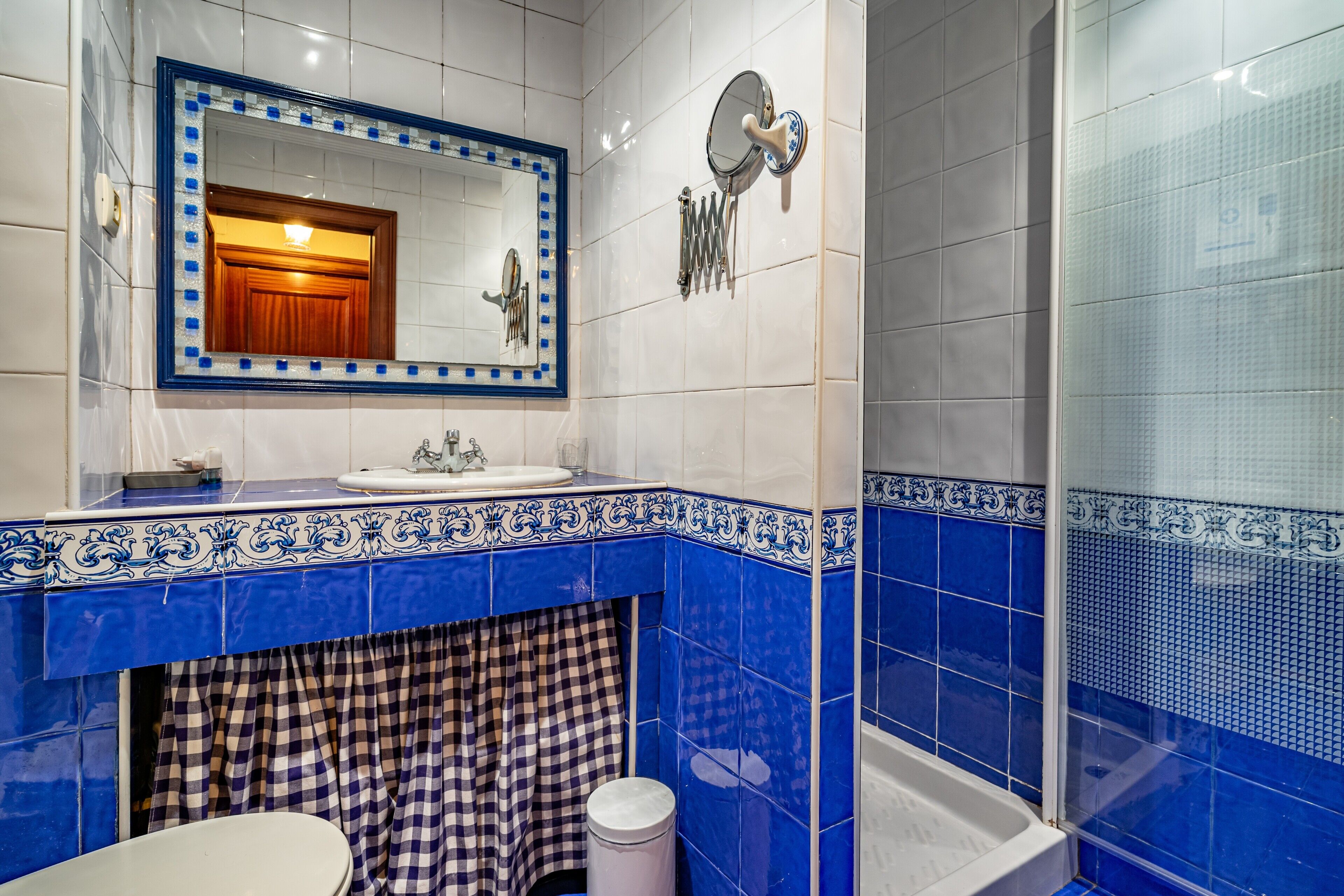 Ducha, secador de pelo y toallas