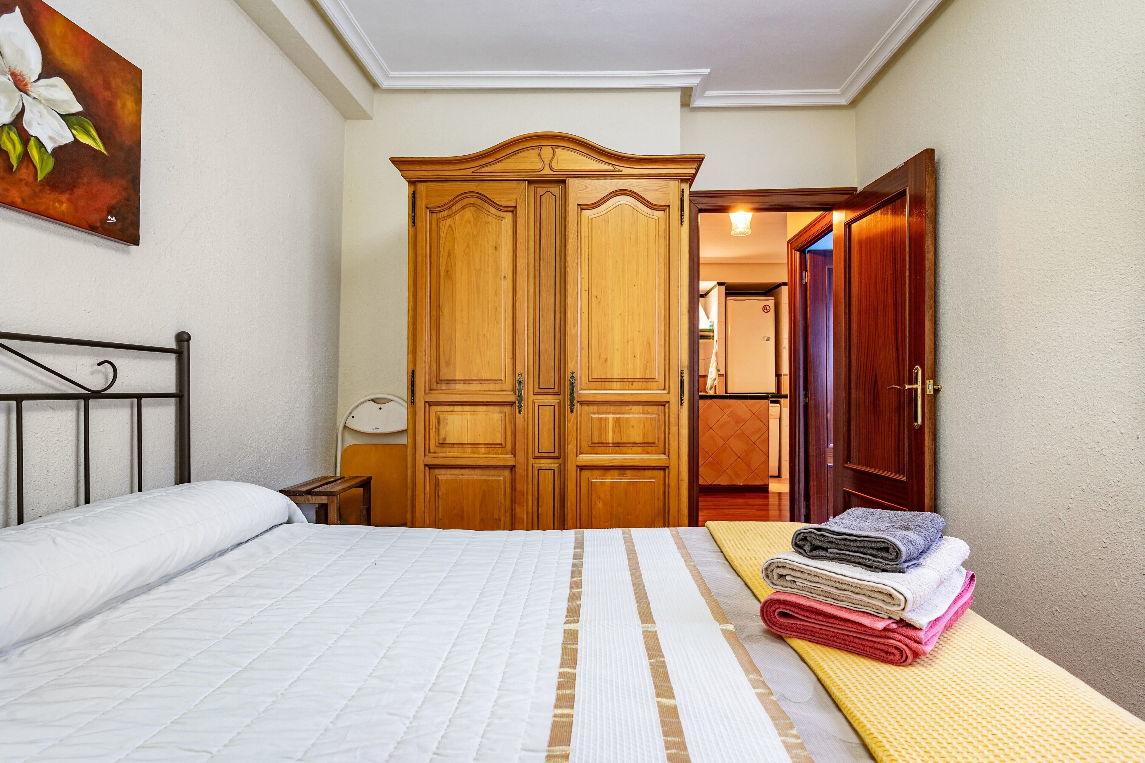 2 chambres, fer et planche à repasser, Wi-Fi, draps fournis