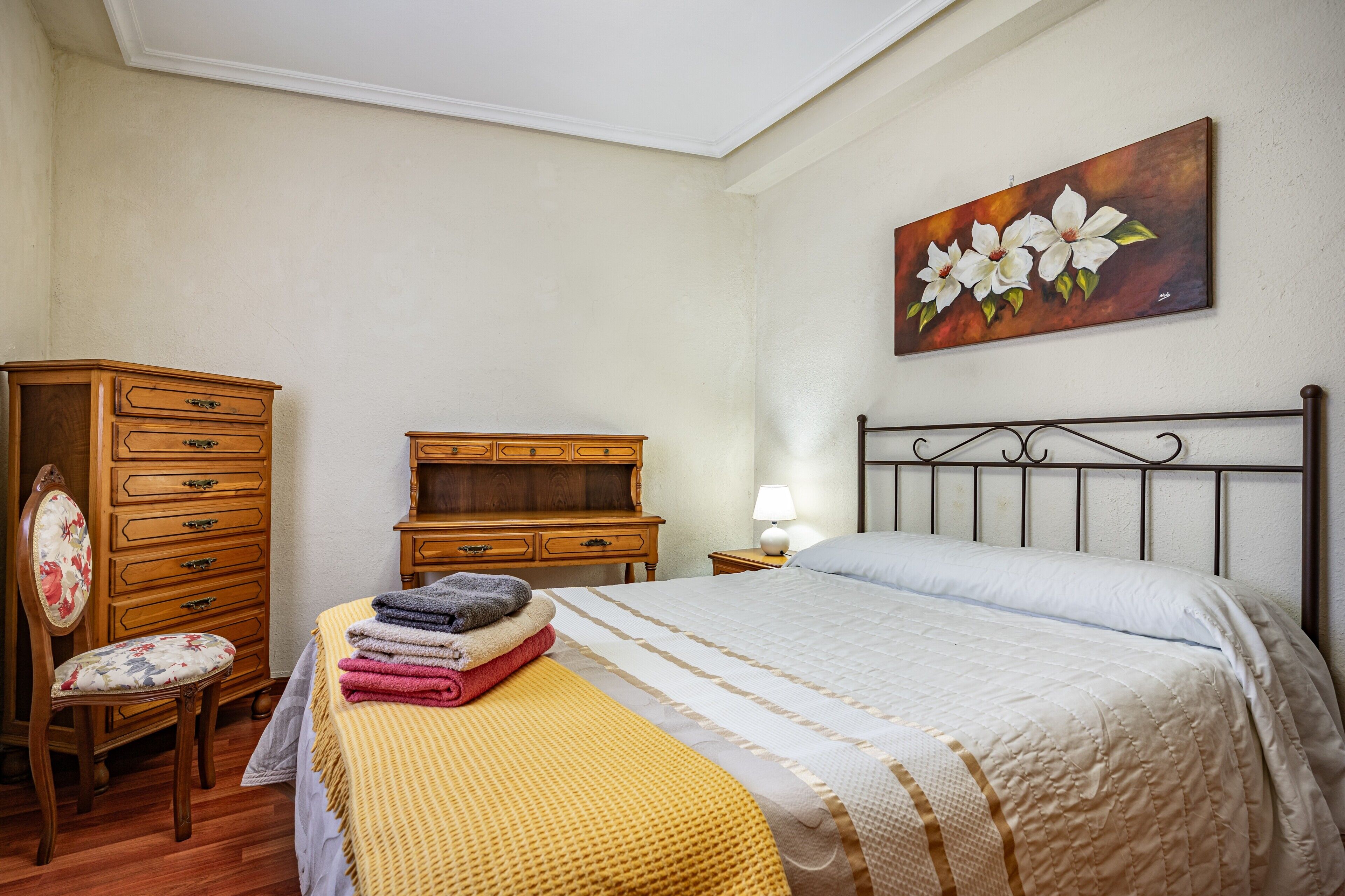 2 dormitorios, tabla de planchar con plancha, wifi y ropa de cama