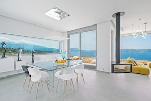 Villa, 2 soverom, tilgjengelighetstilpasset, røyk | Spisestue
