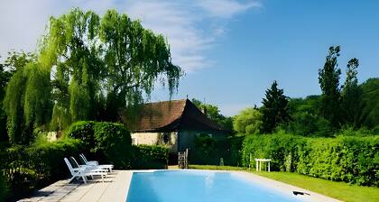 Holiday Home 'Moulin De La Forge' with Lake View, Private Pool and Wi-Fi