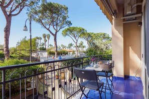 Outdoor dining - A sense of calm defines the experience from the very first step inside. La Perla Rara is located in a well-kept residential building along Viale dei Pini, a quiet and elegant area just a short walk from the center of Sant’Agnello. The interiors are bri (SANT'AGNELLO)