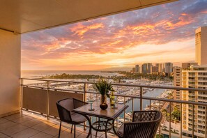 Property grounds - Iconic Ilikai 16th-FL Ocean & Harbor View Suite, Full Kitchen & Private Lanai (Honolulu)