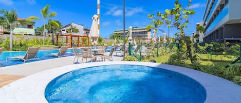 基础公寓 | 泳池