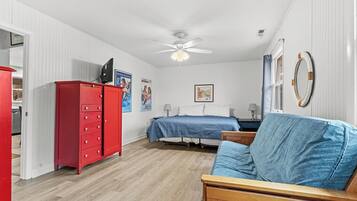5 bedrooms, iron/ironing board, free WiFi