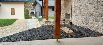 Charming 3-bedroom country house in peaceful Lička Jesenica with swimming pool