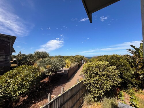 Relaxed Beachside Living for the Whole Family at Kimara