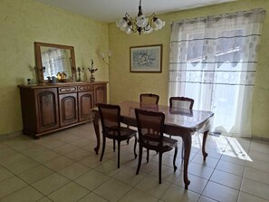 Dining - House for rent in Allègre (Allègre)