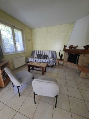 Living area - House for rent in Allègre (Allègre)