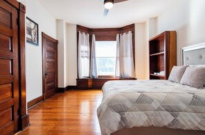 Ferros/tábuas de passar roupa, Wi-Fi, roupa de cama