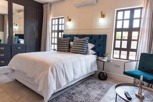 Almond Pine Luxury Villa, Elegant Private Stay Near Gaborone Airport