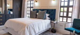 Almond Pine Luxury Villa, Elegant Private Stay Near Gaborone Airport