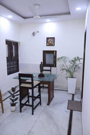 Comfort Apartment | Living area | 56-inch Smart TV with digital channels, Netflix, pay films - Fortune Home Service Apartment 1Bhk,L-36B, Saket (New Delhi)