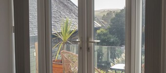 Spacious Cottage and Barn in Lovely Georgeham. Close to stunning beaches!