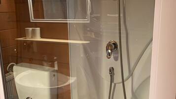 Comfort Double Room, Park View | Bathroom | Shower, hair dryer, towels, shampoo