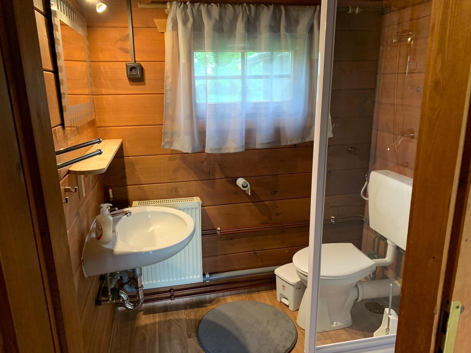 Shower, hair dryer, towels, shampoo