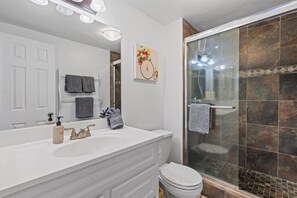 Shower, hair dryer, towels, soap - Beautiful Ocean View 2BR w/ Split AC & Private Lanai – Menehune Shores #524 (Kihei, Maui)